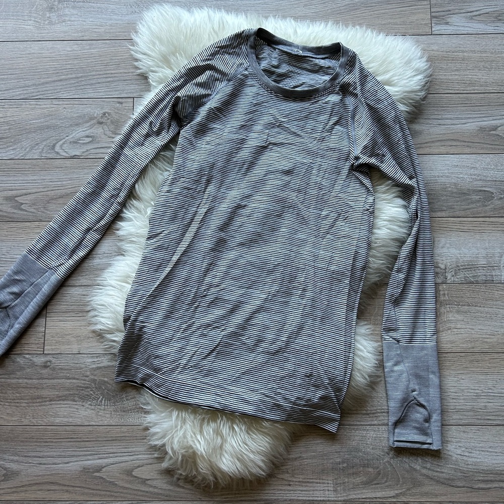 Lulu lemon -like new long sleeve